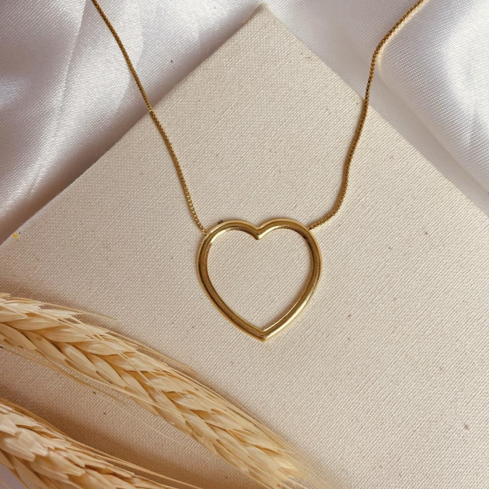 Colar com pingente de coração vazado folheado a ouro 18k