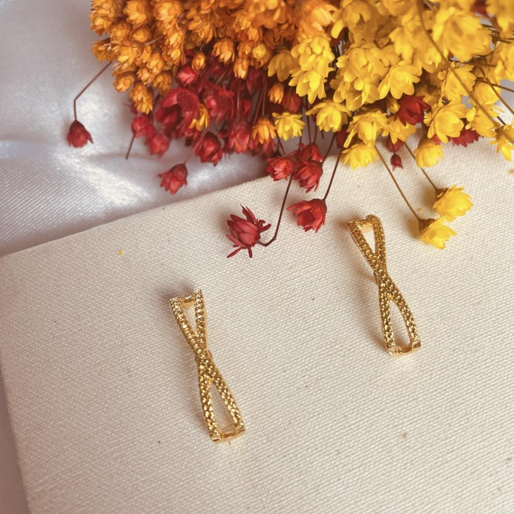 Brinco earhook banhado a ouro 18k 