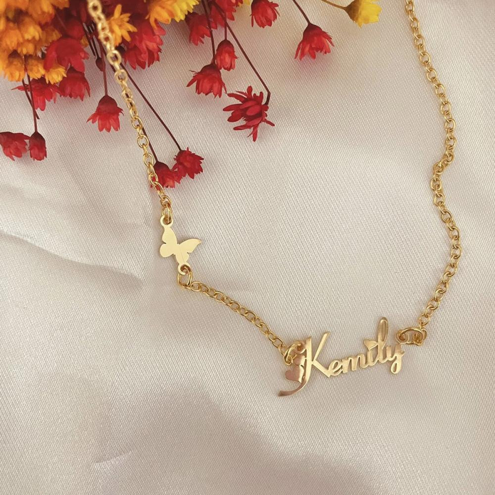 Colar personalizado infantil com nome e pingente de borboleta banhado a ouro 18k
