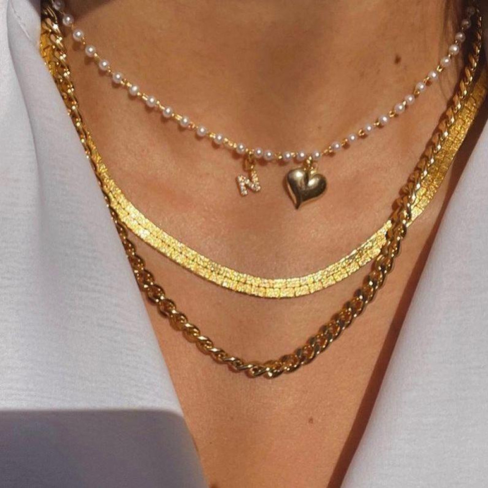 Colar personalizado com corrente de pérola pingente de letra e coração banhado a ouro 18k