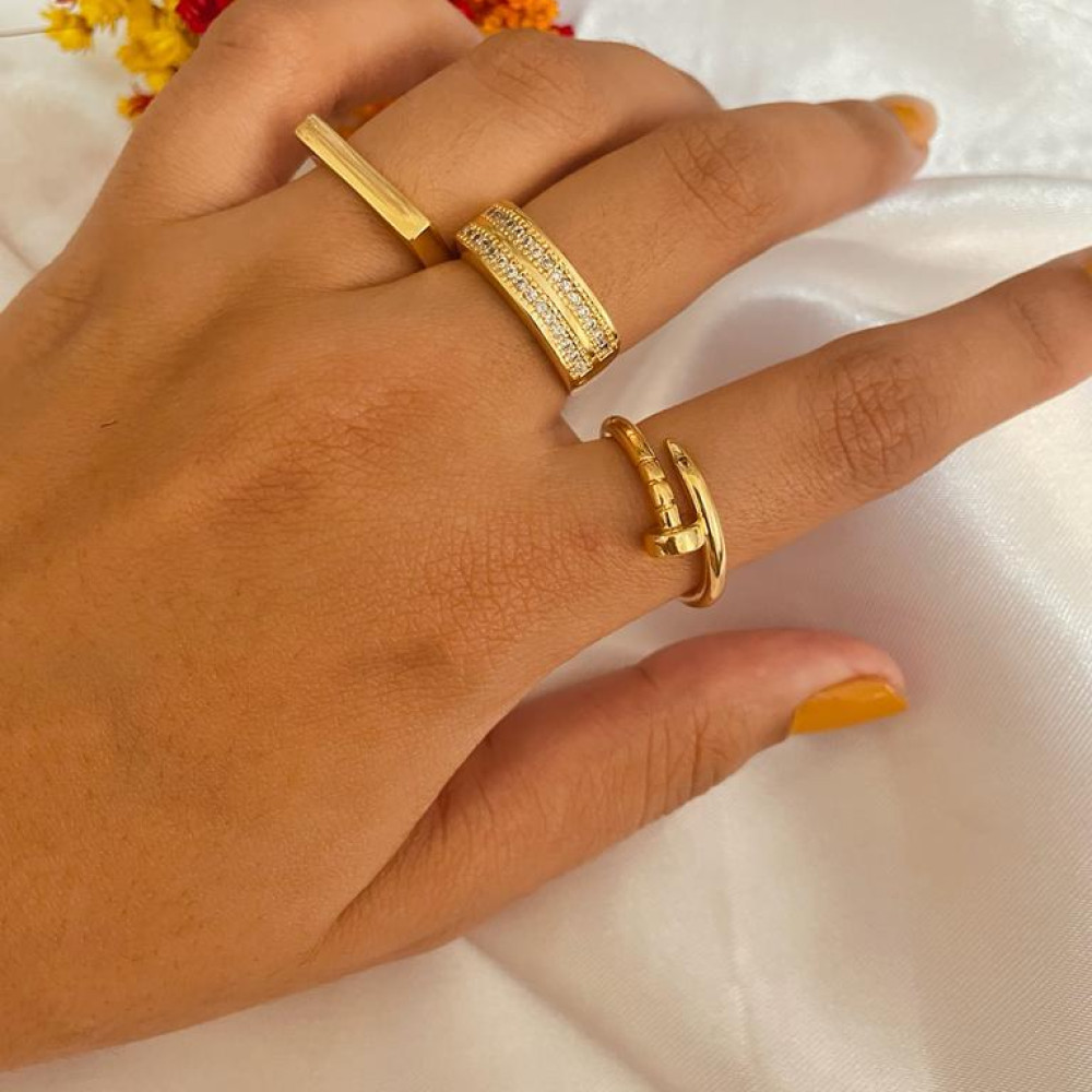 Anel cravejado com duas fileiras de zircônia banhado a ouro 18k