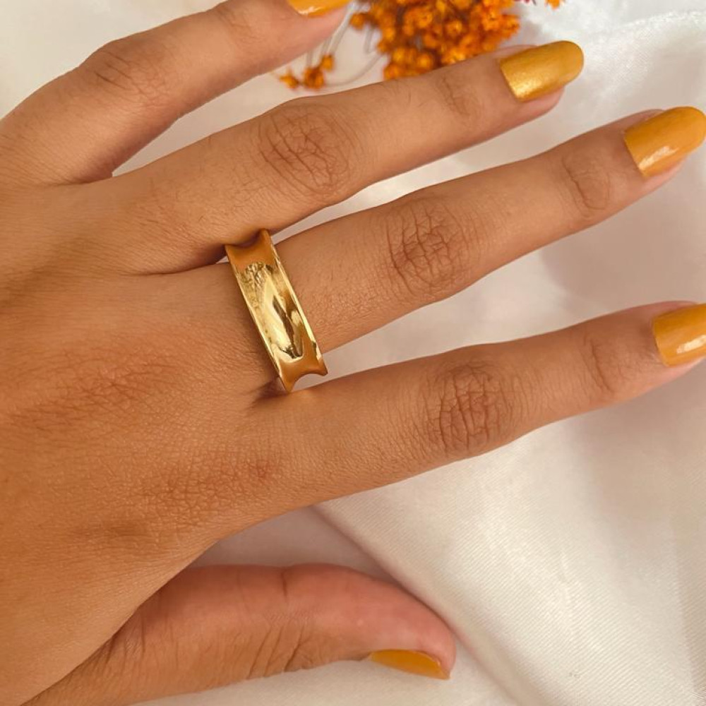 Anel número romanos atemporal banhado a ouro 18k