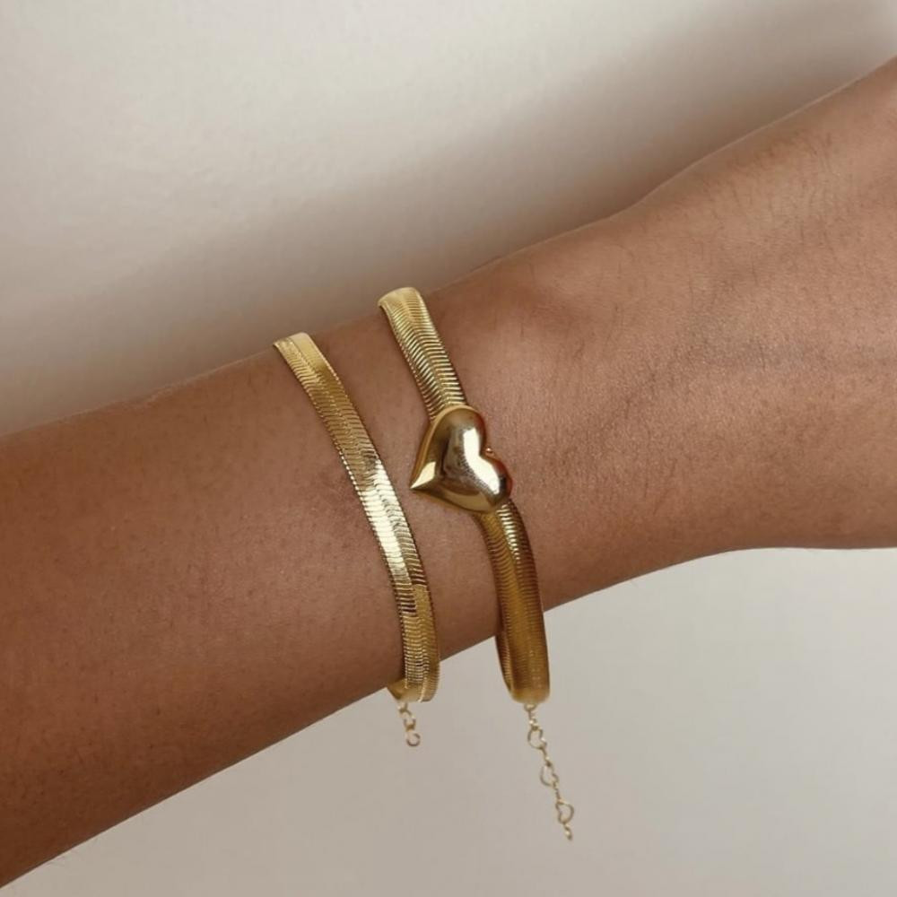Pulseira corrente malha Tassia com pingente de coração banhado a ouro 18k