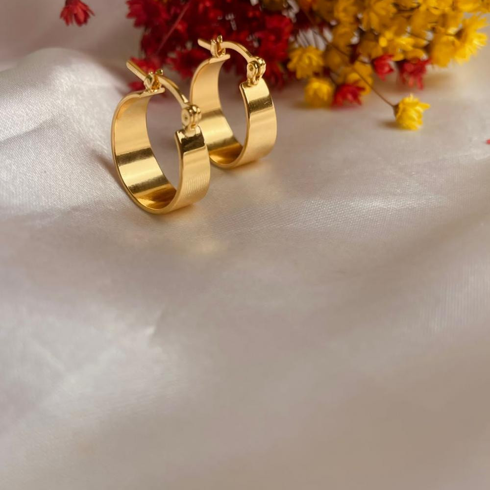 Brinco de argola grossa lisa banhado a ouro 18k