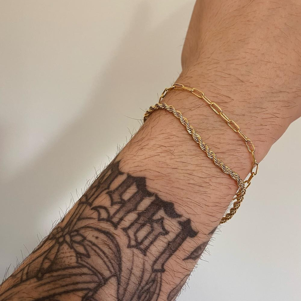Pulseira masculina com corrente de elos pequeno retangular banhado a ouro 18k