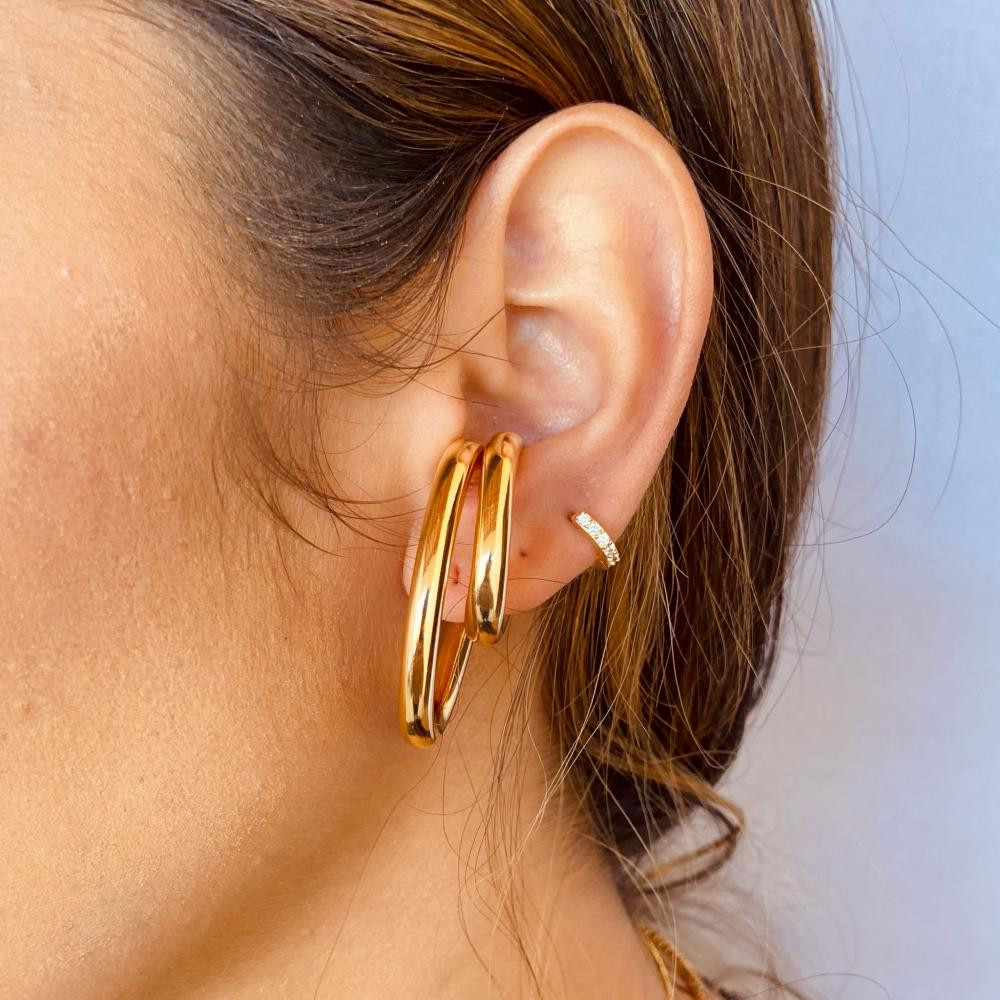 Brinco piercing fake médio liso banhado a ouro 18k 