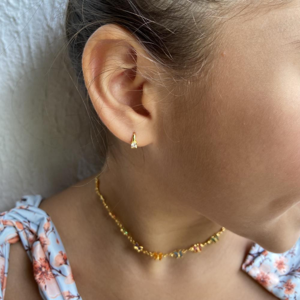 Argola infantil com ponto de luz folheada a ouro 18k 