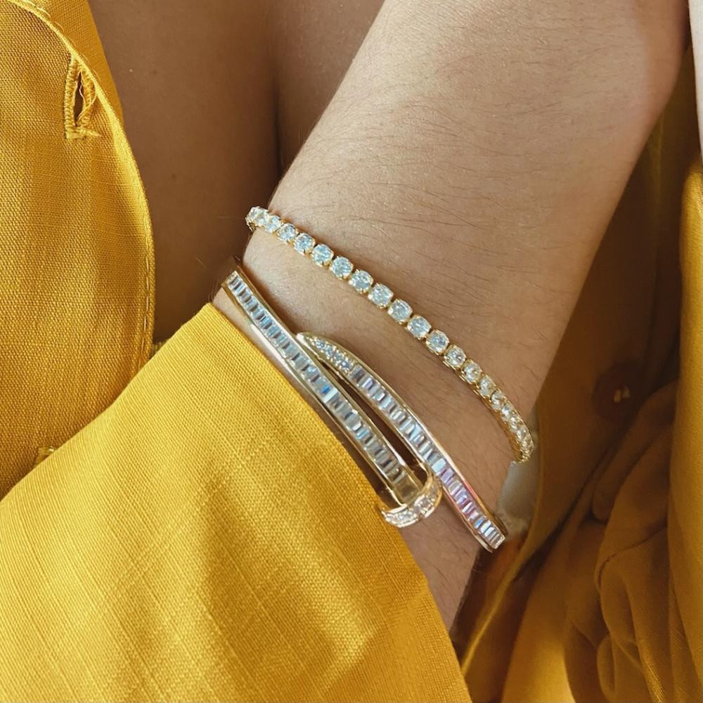 Pulseira bracelete Monica de prego cravejado com zircônia banhada a ouro 18k