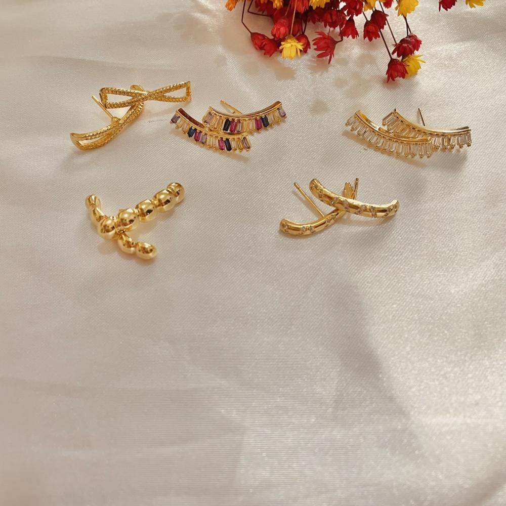Brinco earcuff carre com zircônia colorida banhado a ouro 18k