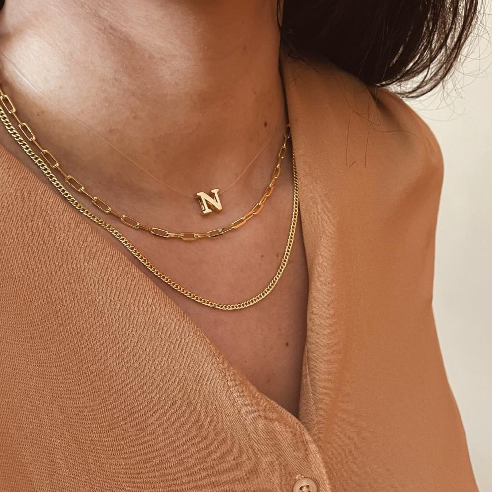 Choker com corrente fina minimalista banhada a ouro 18k 