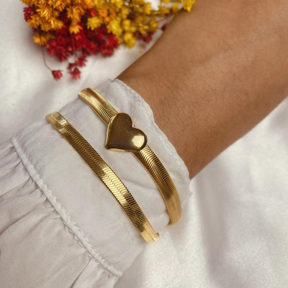 Pulseira corrente malha Tassia com pingente de coração banhado a ouro 18k