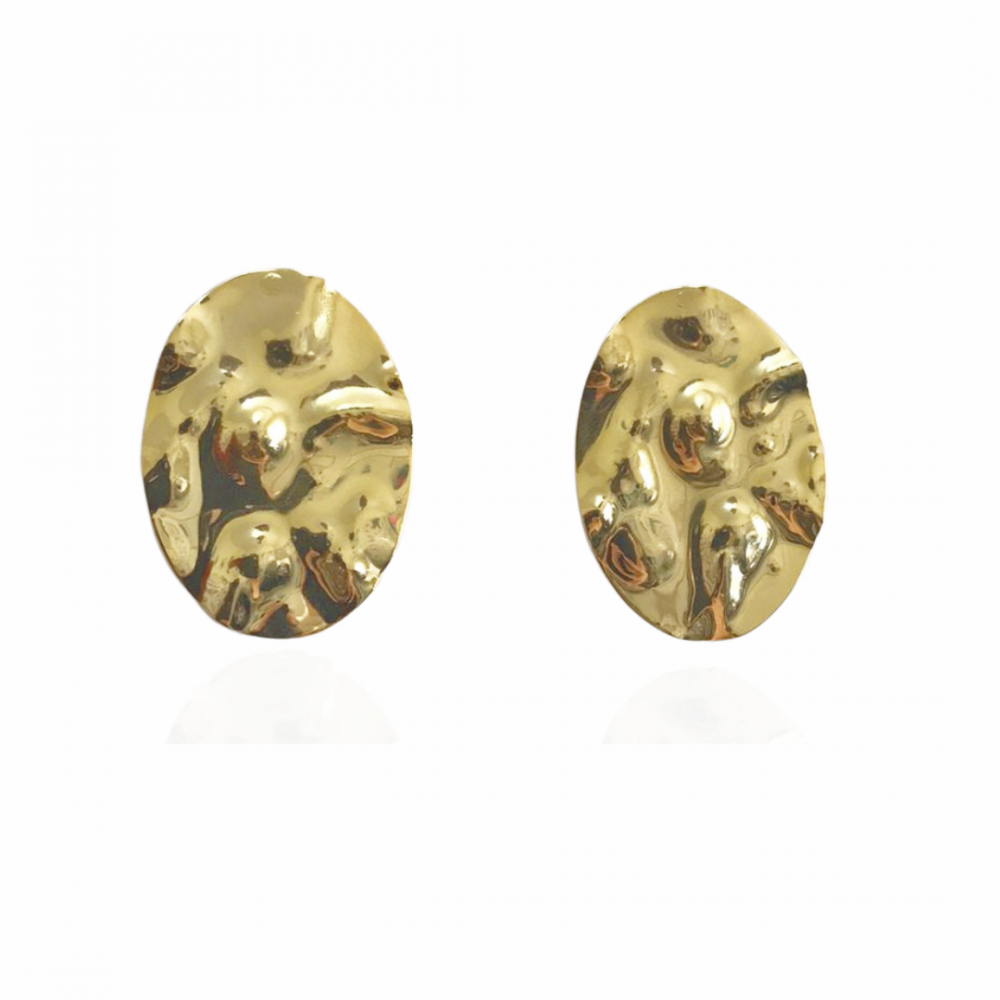 Brinco oval martelado banhado a ouro 18k