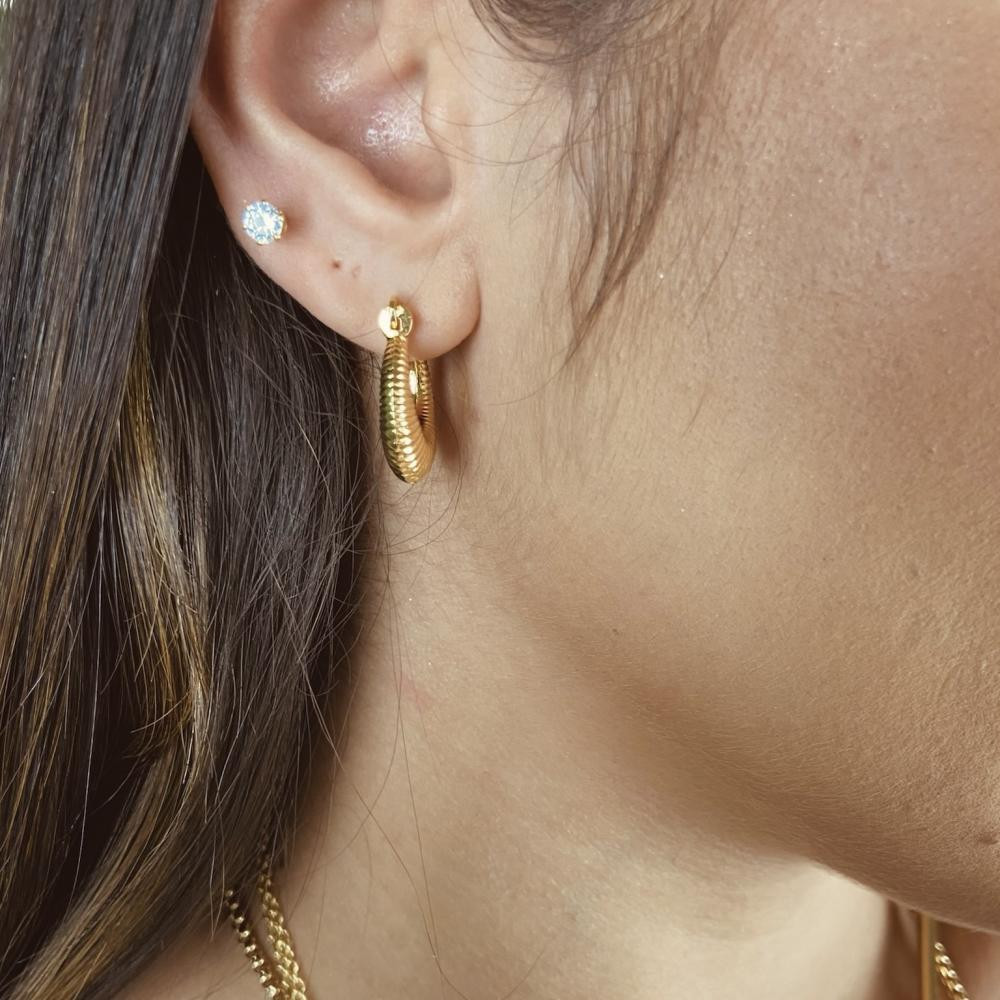 Brinco de argola minimalista banhado a ouro 18k 