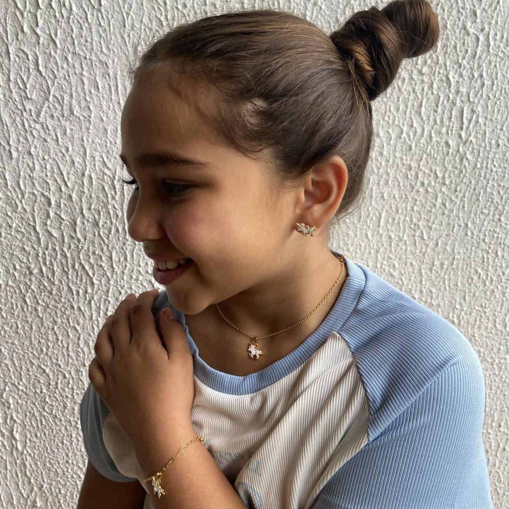 Pulseira infantil com pingente de unicórnio banhada a ouro 18k 