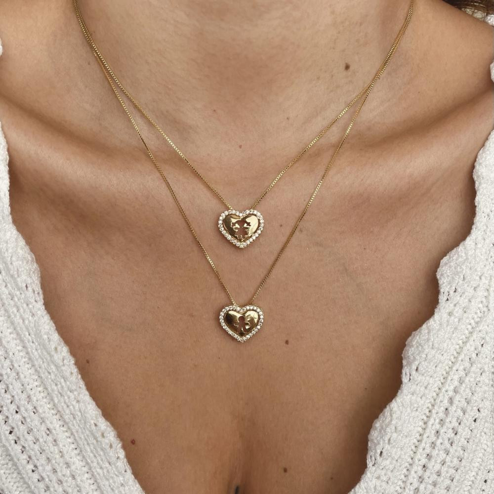 Colar com pingente de coração cravejado de menina banhado a ouro 18k 