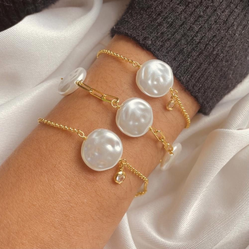 Pulseira com elos retangulares e madrepérolas banhada a ouro 18k 