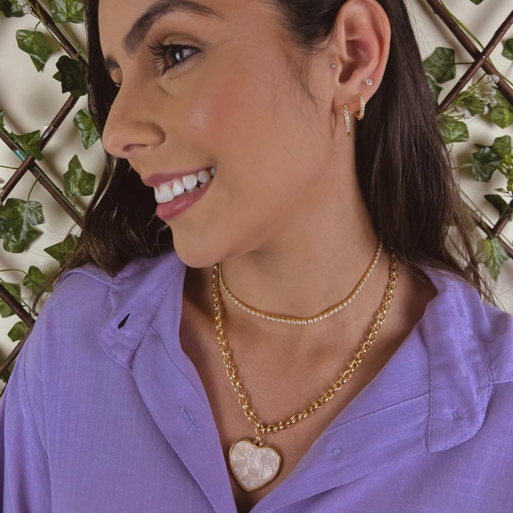 Colar Gioavanna com corrente elo português com pingente de coração madrepérola banhado a ouro 18k