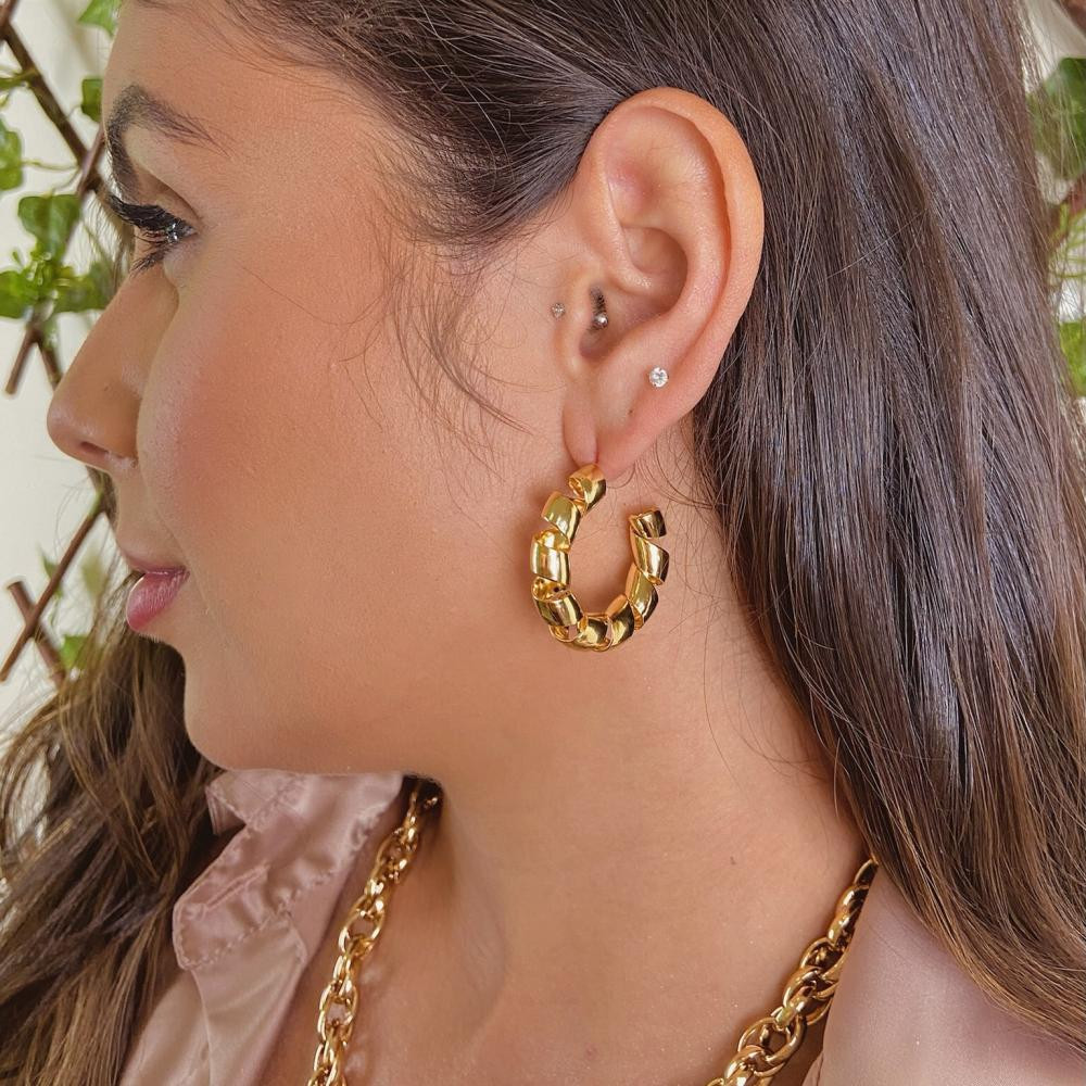 Brinco Priscilla de argola mola banhado a ouro 18k