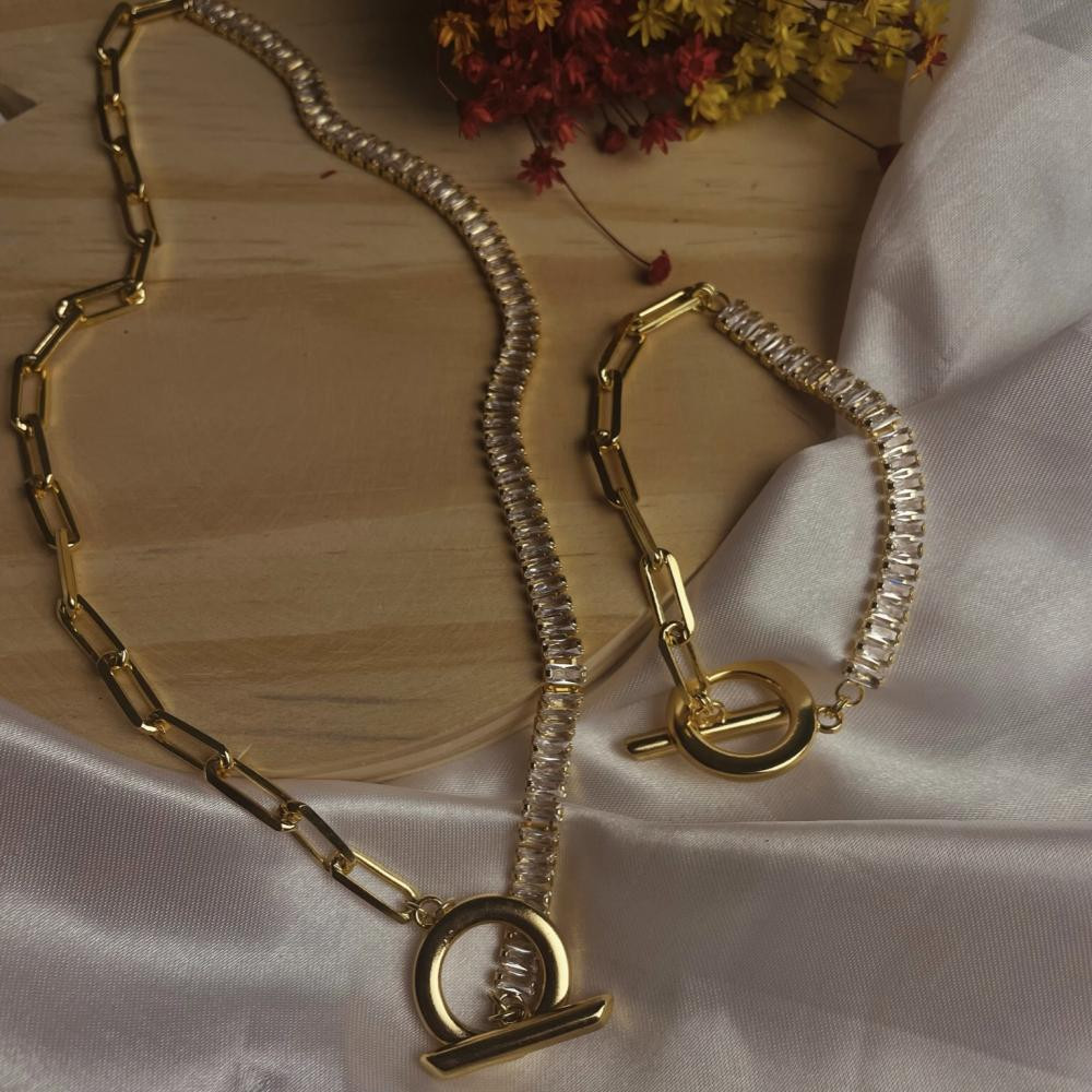 Pulseira Natalia fecho T com corrente retangular e riviera banhado a ouro 18k