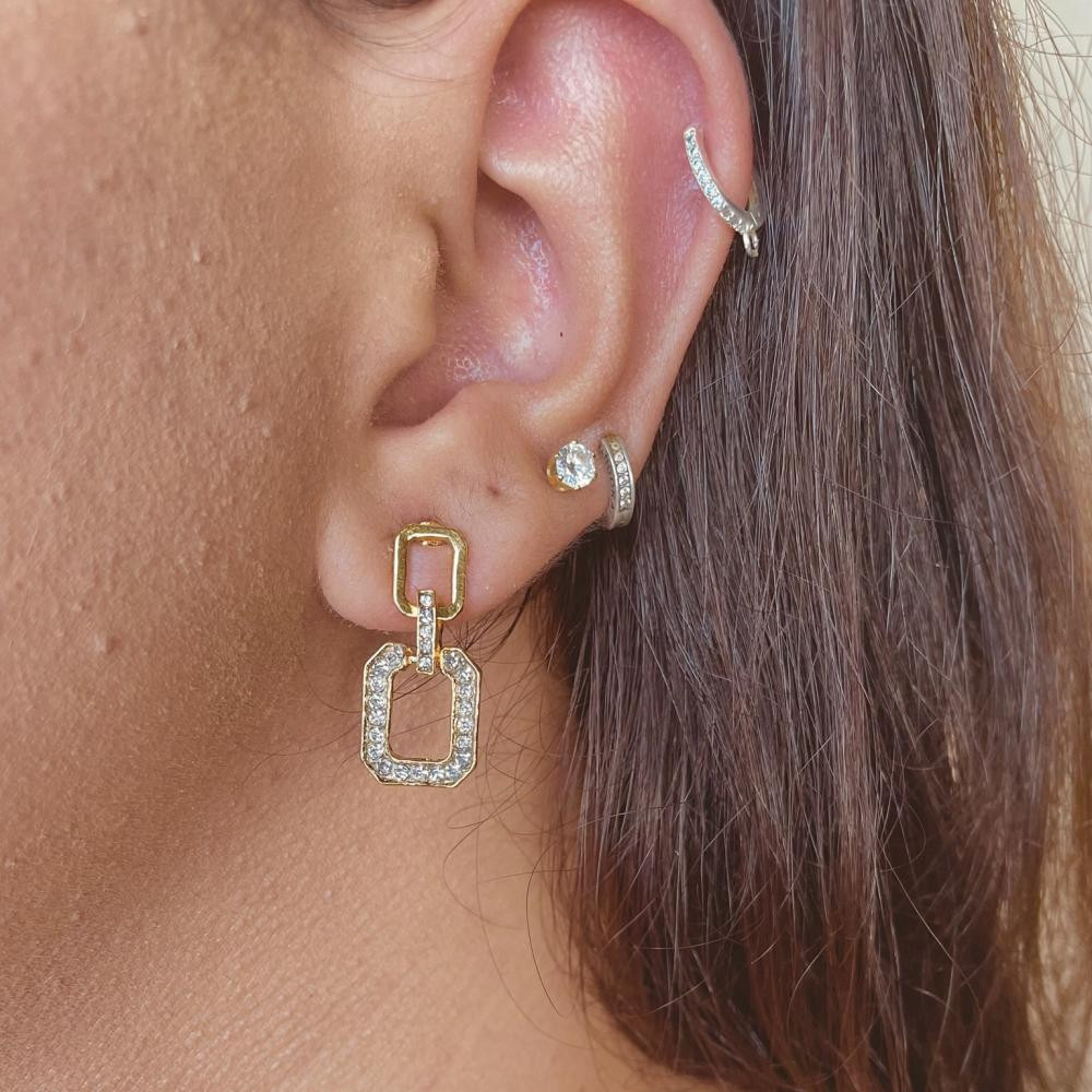 Brinco Fernanda minimalista cravejado banhado a ouro 18k 