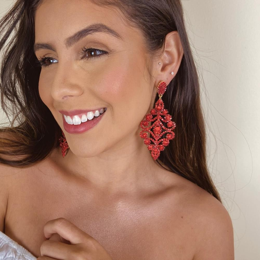 Brinco de strass banhado a ouro 18k 
