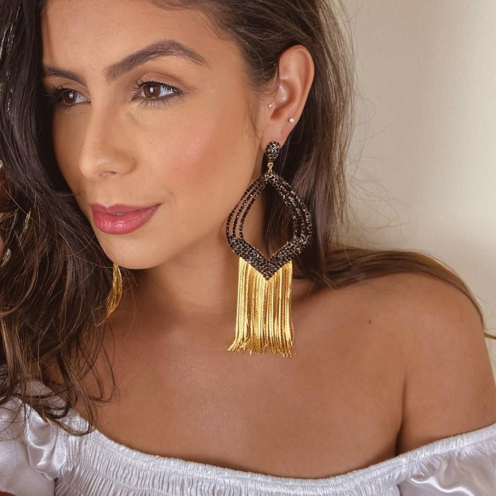 Brinco de strass com franja banhado a ouro 18k 