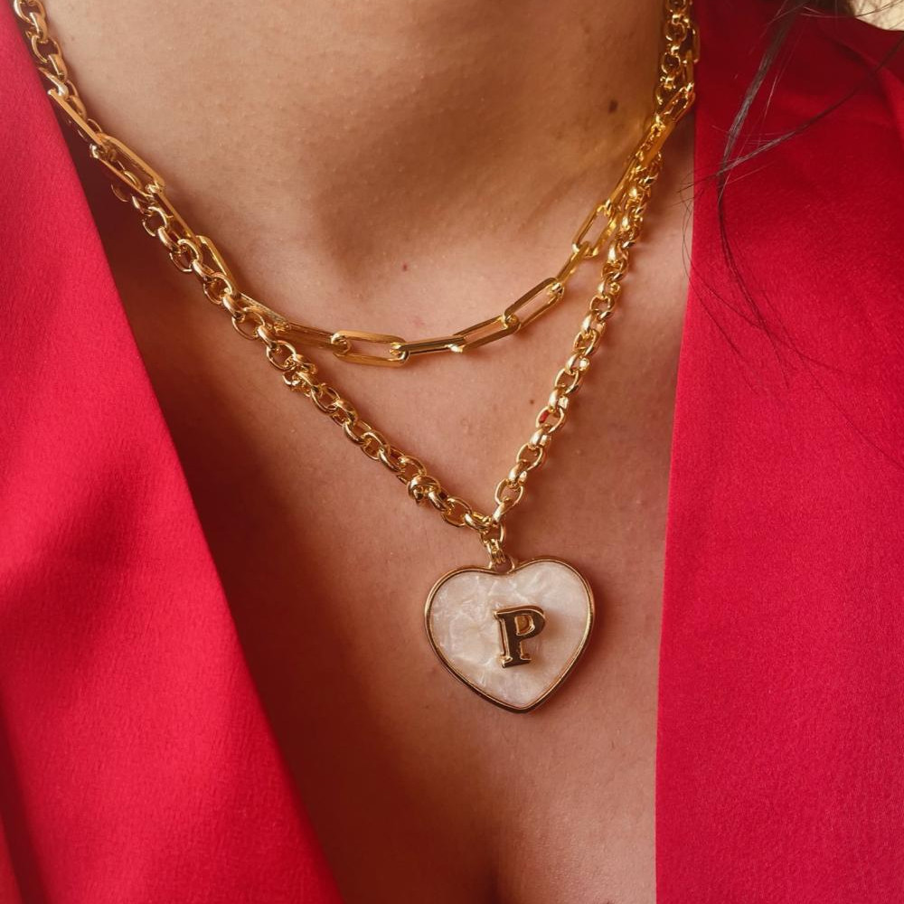 Colar personalizado com coração em madrepérola e letra na corrente elo português banhado a ouro 18k 