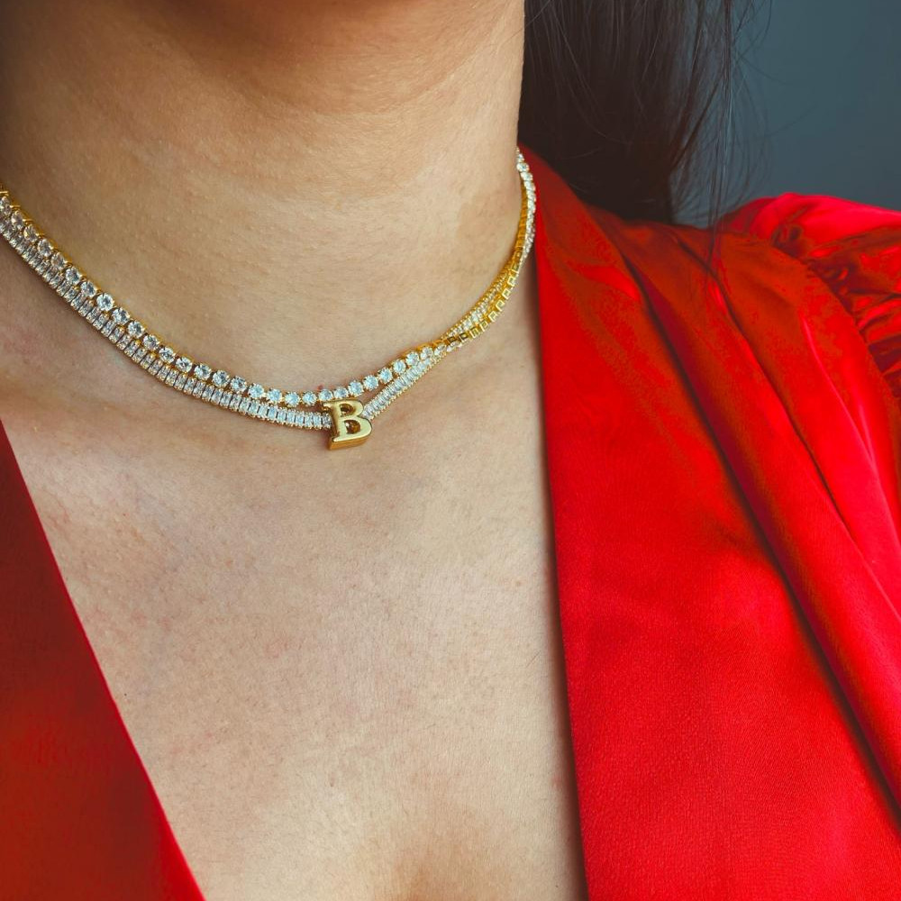 Choker Riveira baguete Tifhany cristal com letra personalizada banhada a ouro 18k