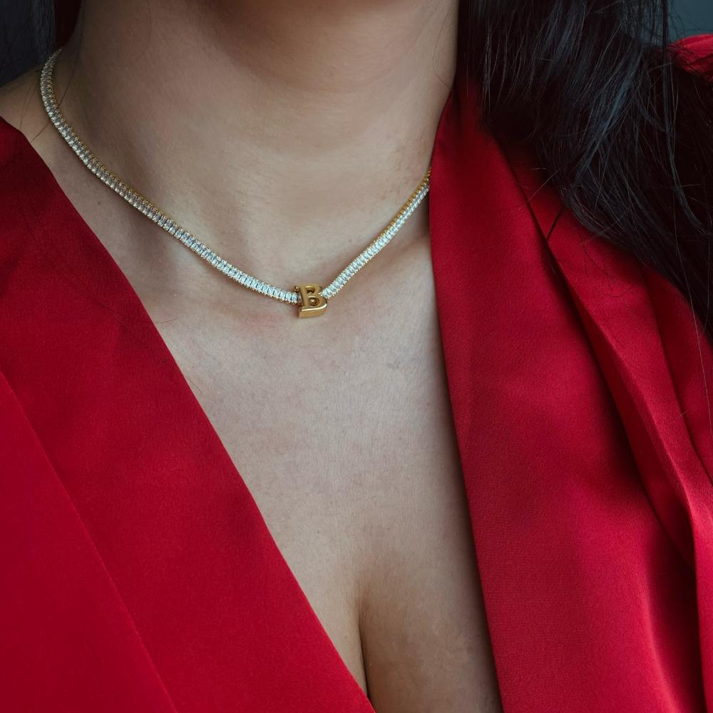 Choker Riveira baguete Tifhany cristal com letra personalizada banhada a ouro 18k