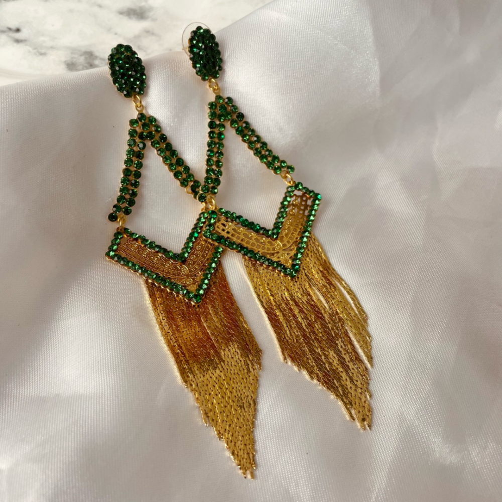 Brinco Karen de strass com franja banhado a ouro 18k 
