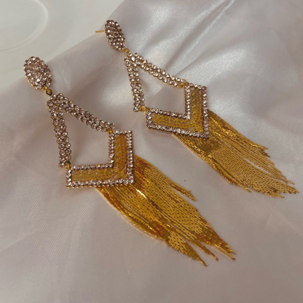 Brinco Karen de strass com franja banhado a ouro 18k 
