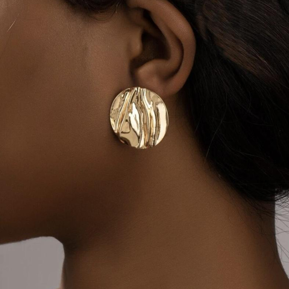Brinco Vanessa redondo martelado banhado a ouro 18k 