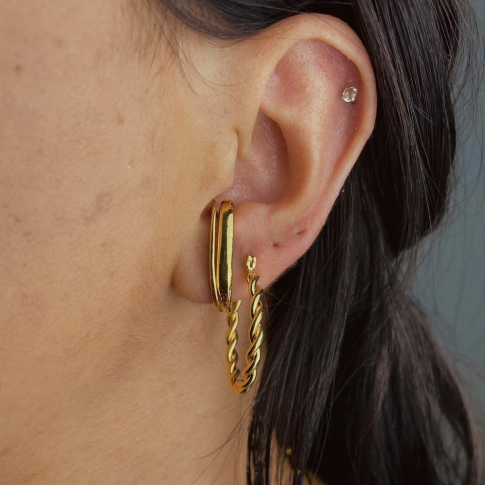 Brinco Zoe fake banhado a ouro 18k