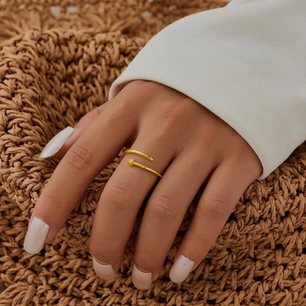 Anel Sabrina regulável de prego banhado a ouro 18k 