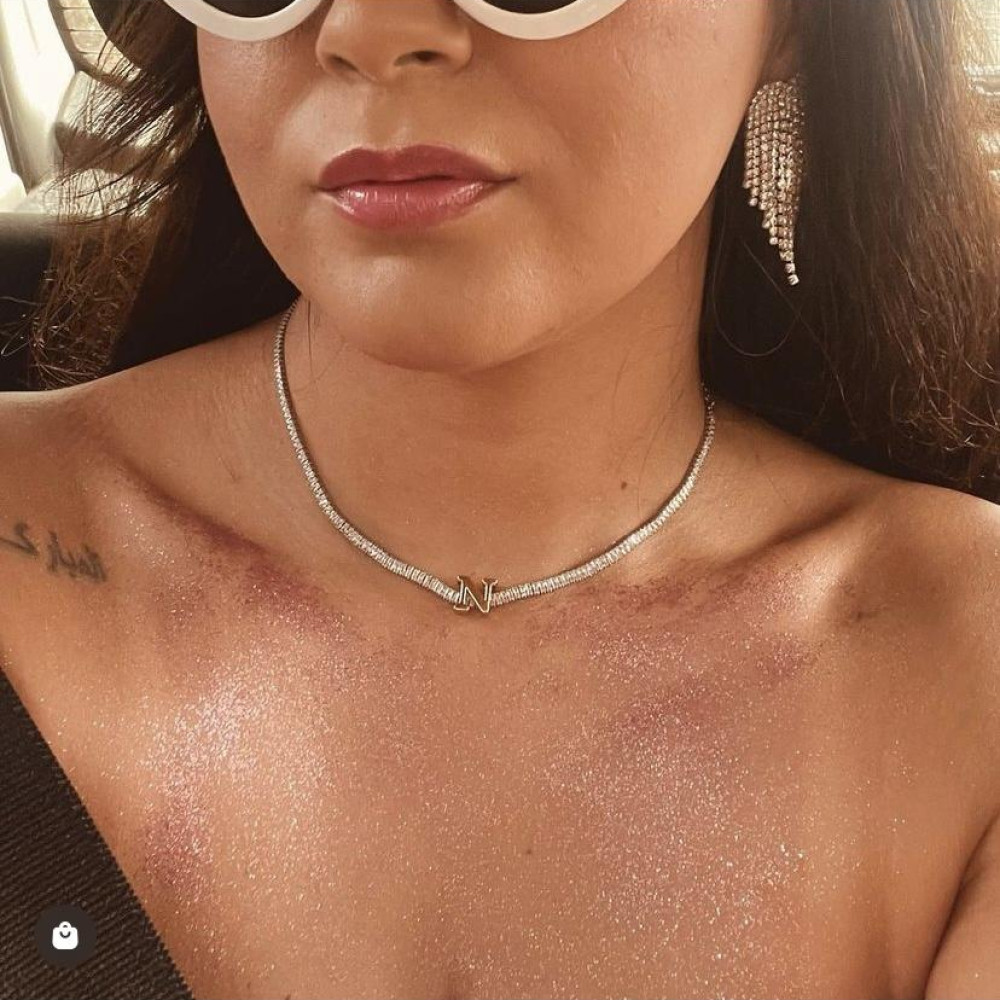 Choker Riveira baguete Tifhany cristal com letra personalizada banhada a ouro 18k