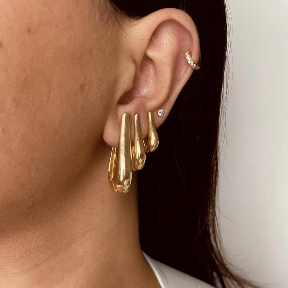Brinco Astrid de gota pequena banhada a ouro 18k