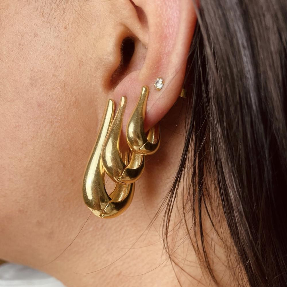 Brinco Astrid de gota grande banhada a ouro 18k
