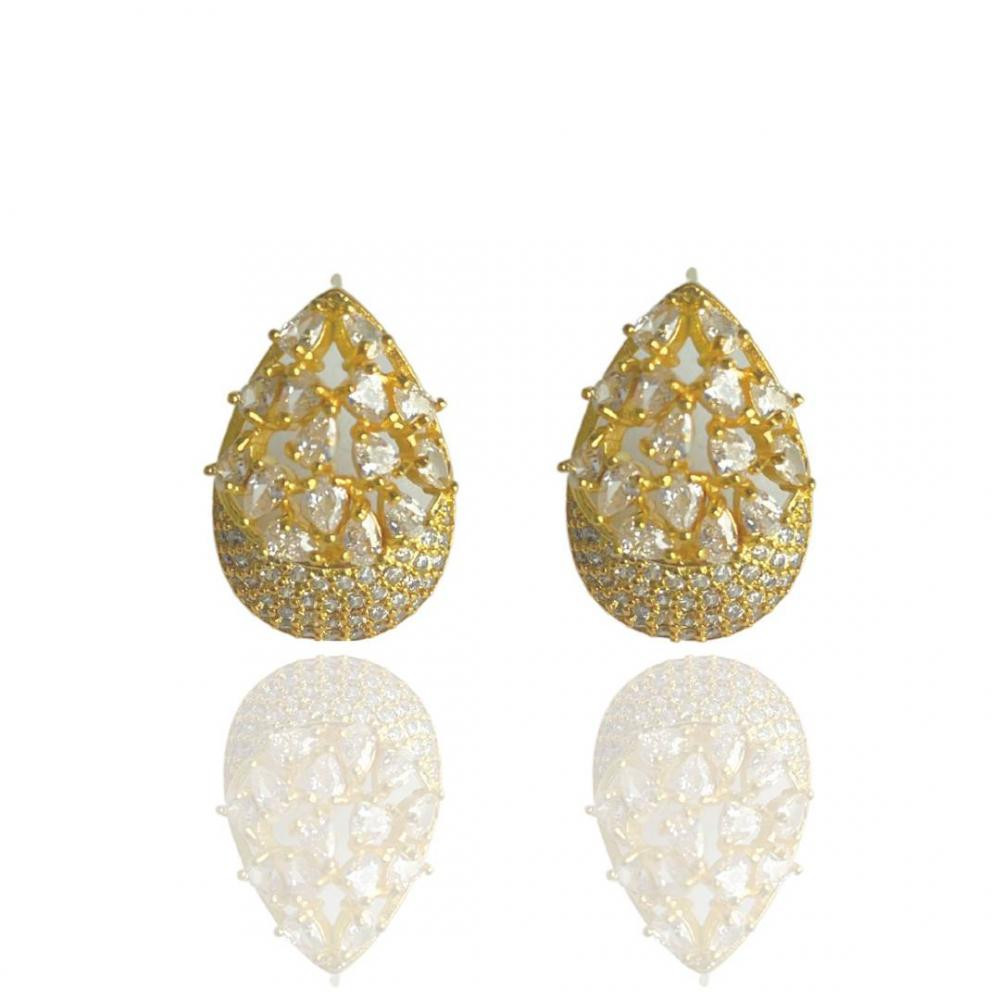 Brinco gota Naomi cravejado com zircônia cristal banhado a ouro 18k 