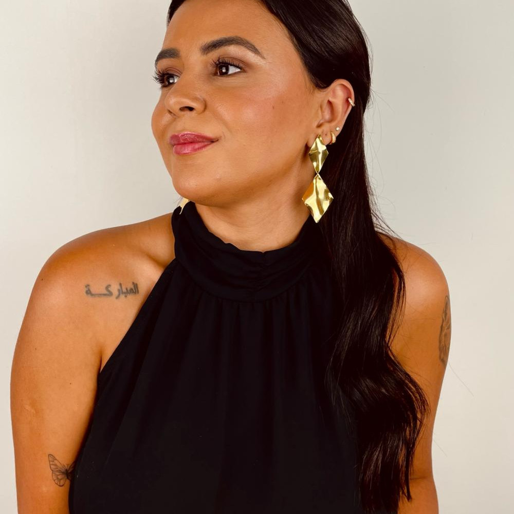 Brinco Isis martelado banhado a ouro 18k 