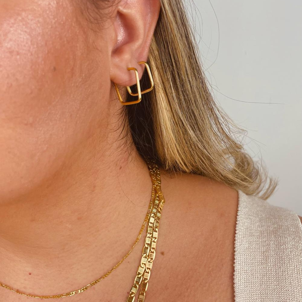 Brinco Celine argola de fio grande banhado a ouro 18k