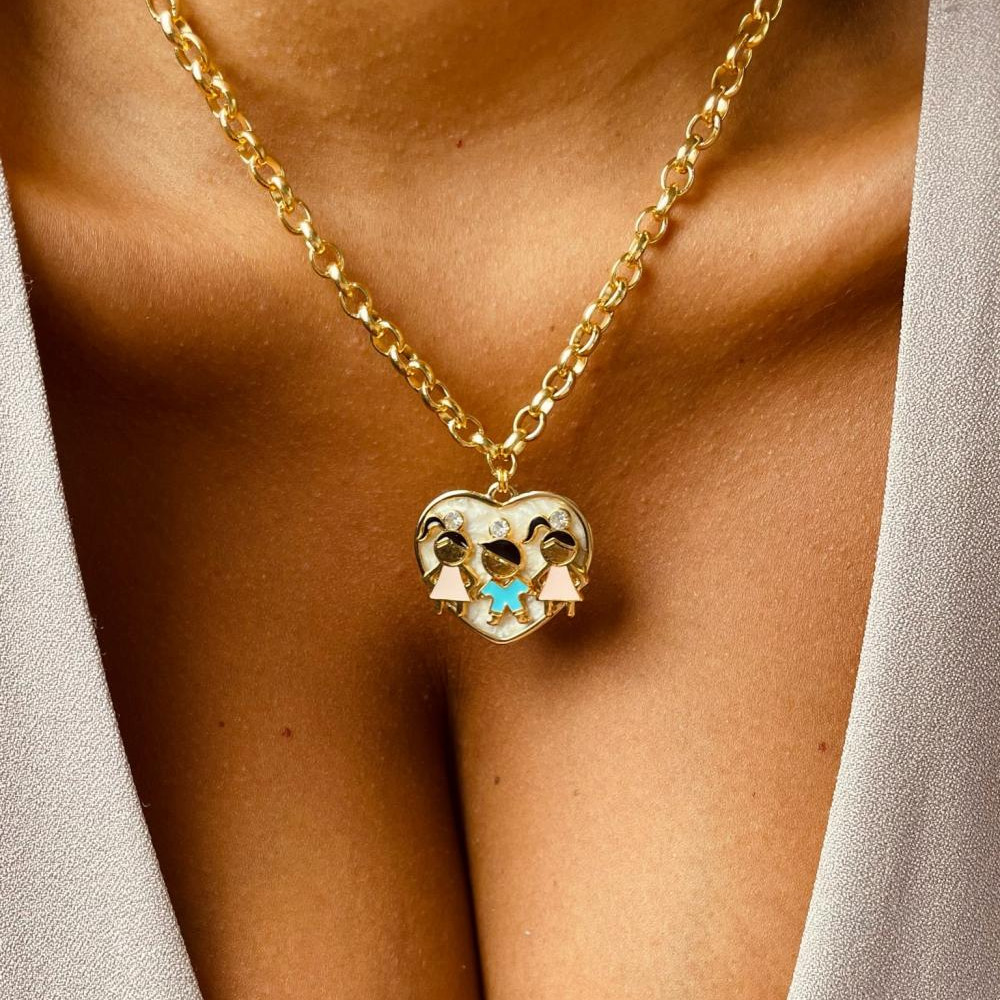 Colar personalizado com coração madrepérola na corrente elo português e pingentes banhado a ouro 18k