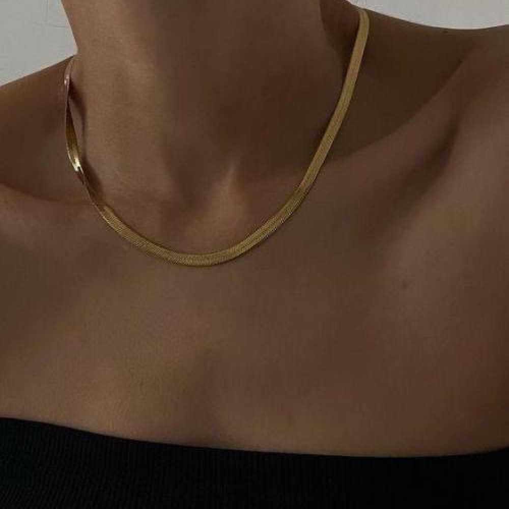 Colar Tassia fita laminada banhado a ouro 18k