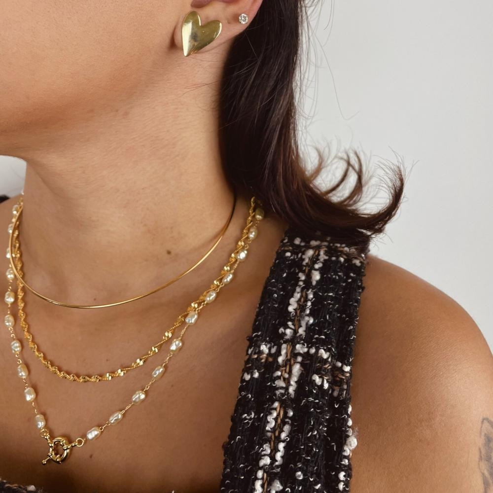 Colar Tina de pérolas com fecho boia banhado a ouro 18k 