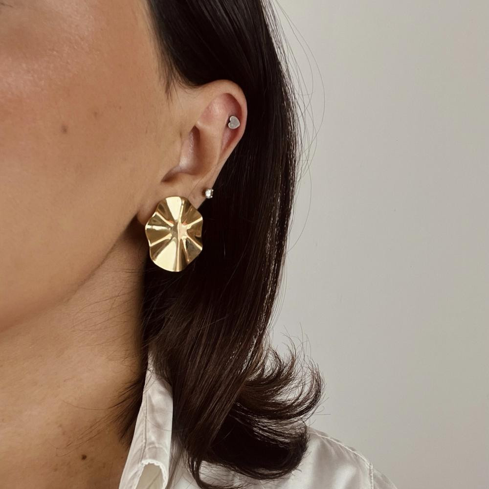 Brinco Paola redondo martelado banhado a ouro 18k