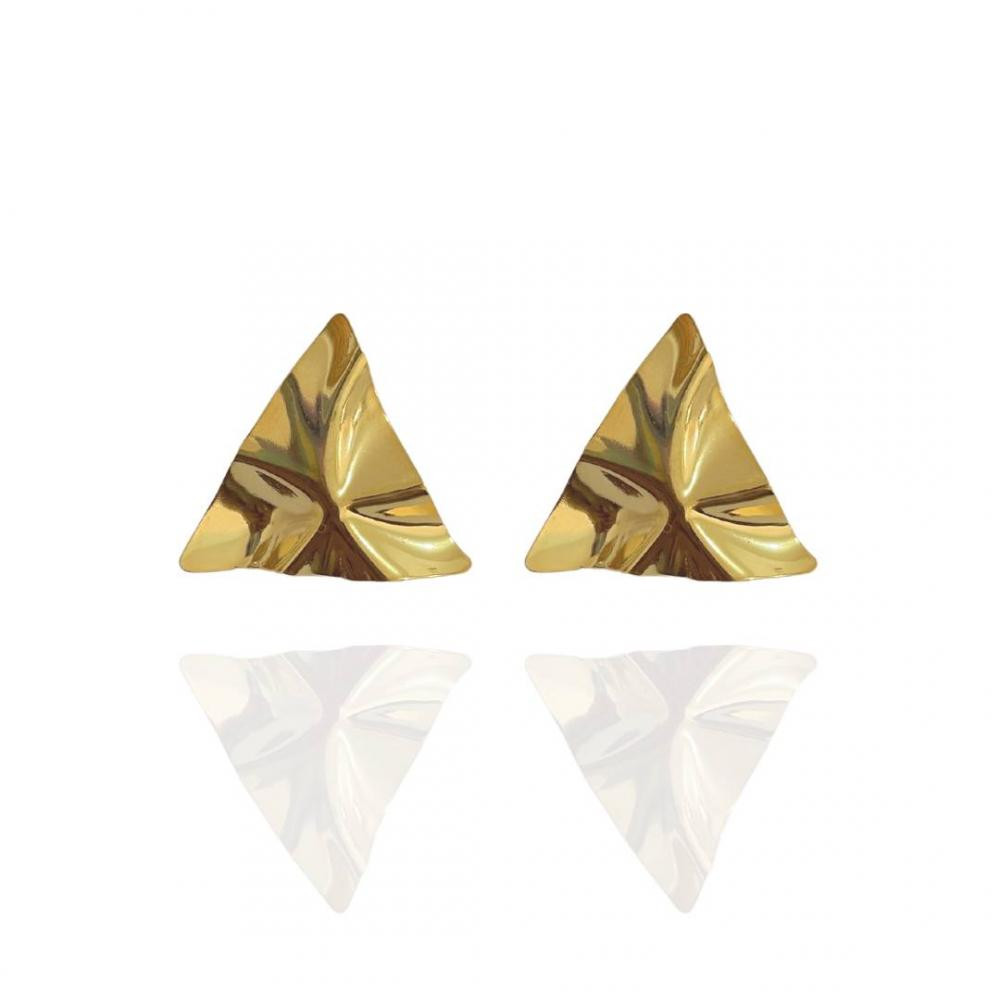 Brinco Ivone triangular martelado banhado a ouro 18k