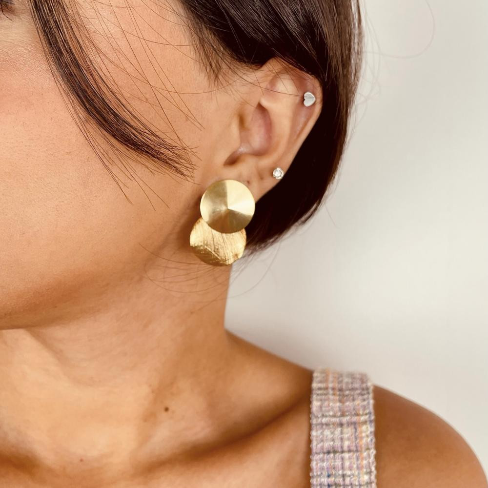Brinco Marielle atemporal banhado a ouro 18k