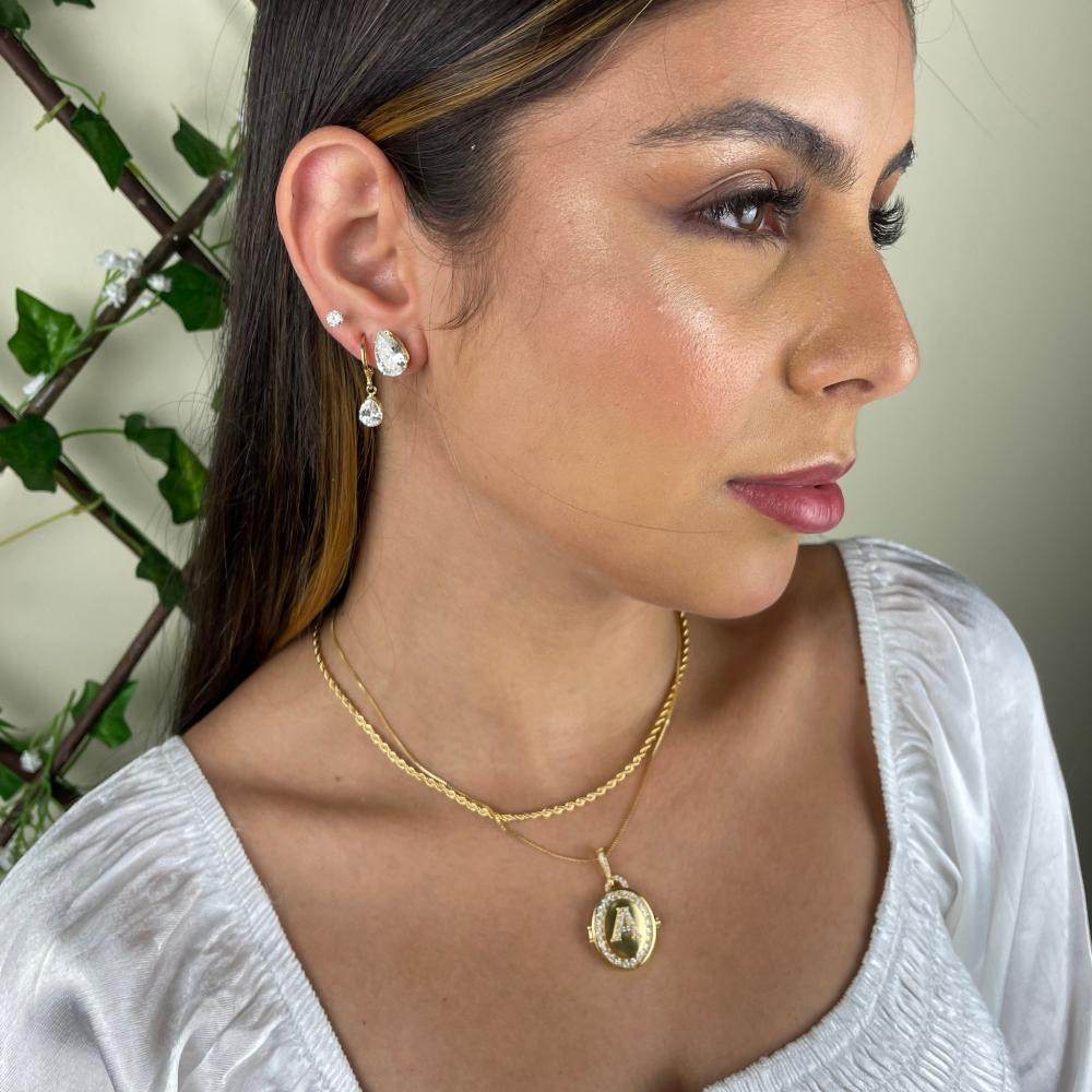 Colar relicário personalizado cravejado com zircônia cristal banhado a ouro 18k