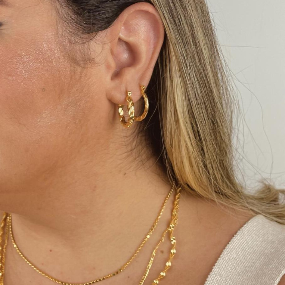 Brinco de argola Cris banhado a ouro 18k