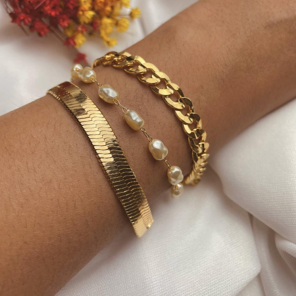 Pulseira Tassia fita laminada grossa banhada a ouro 18k