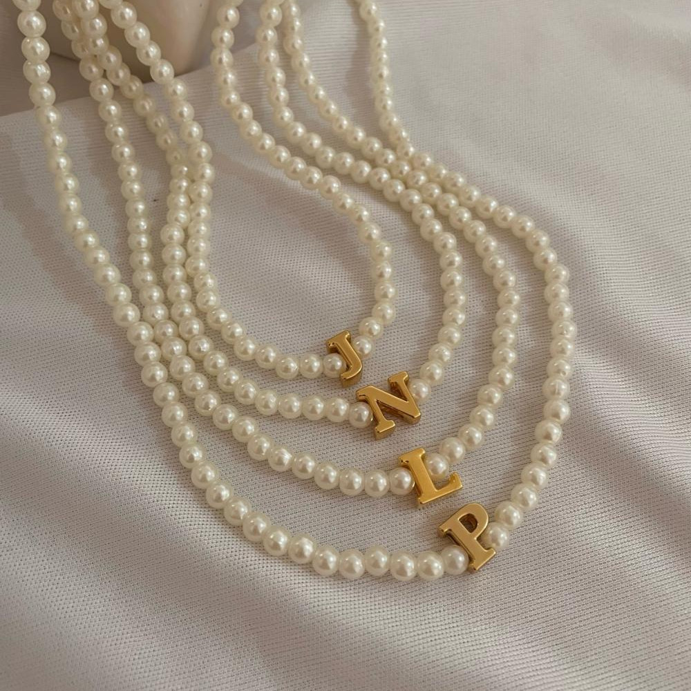 Colar perola com letra personalizada banhado a ouro 18k